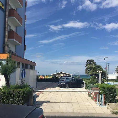 Marina Hotel