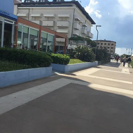 Отель Marina